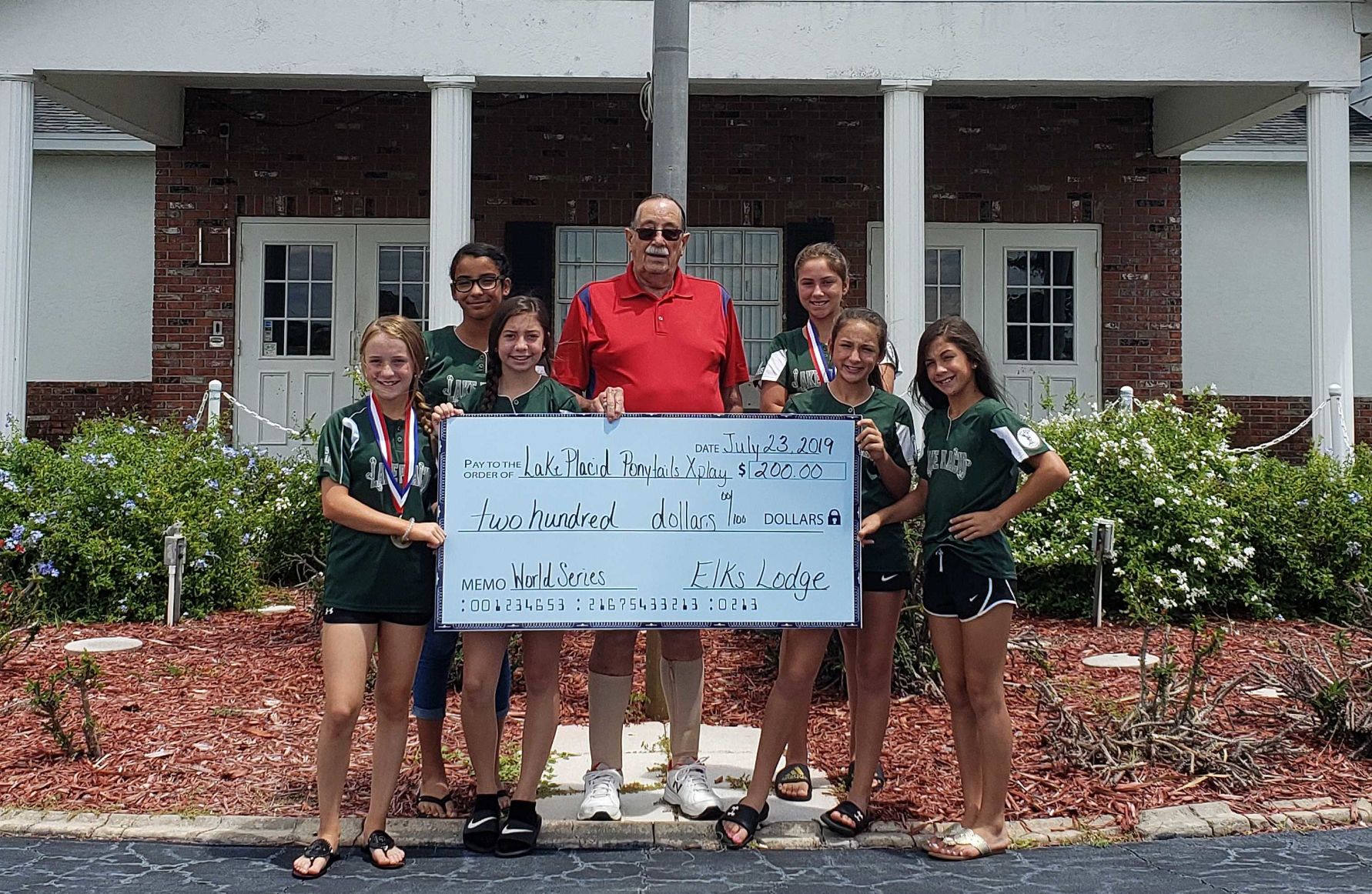 LP Elks support Ponytails X-Play team